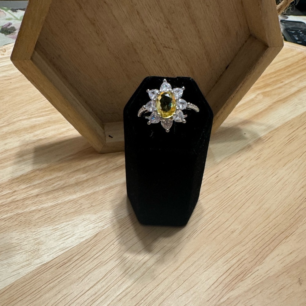 SIZE 10 WEDDING RING - Picture 13 of 13